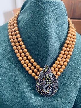 Vintage HEIDI DAUS signed necklace.